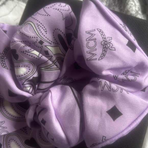 NWT in Box MCM Purple Rose Bandanna Silk & Cotton Scrunchie - Picture 6 of 7
